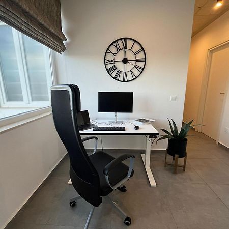 Seaside Luxury In Pembroke St Julians Appartement Buitenkant foto
